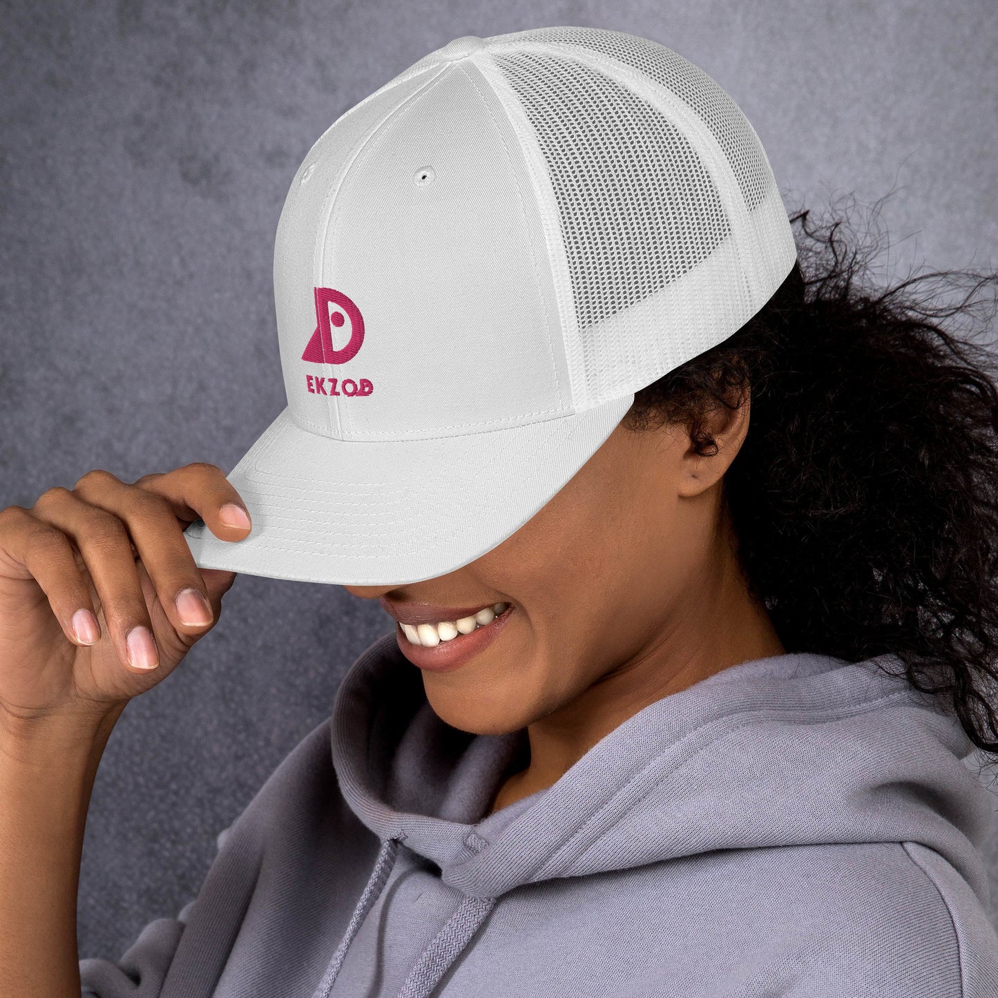 Casquette Trucker brodée (blanc rose)