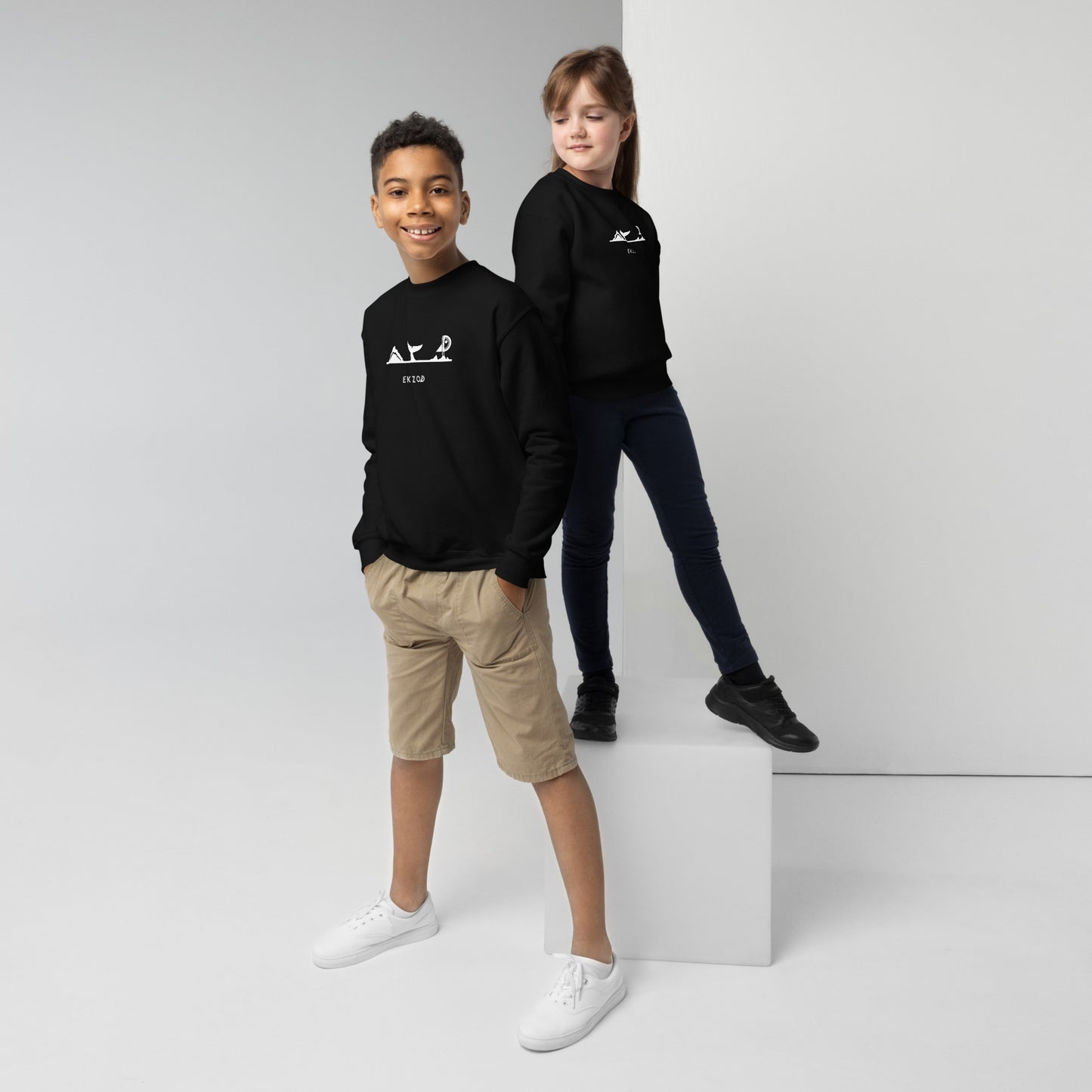 Black sweatshirt for children aged 8/16