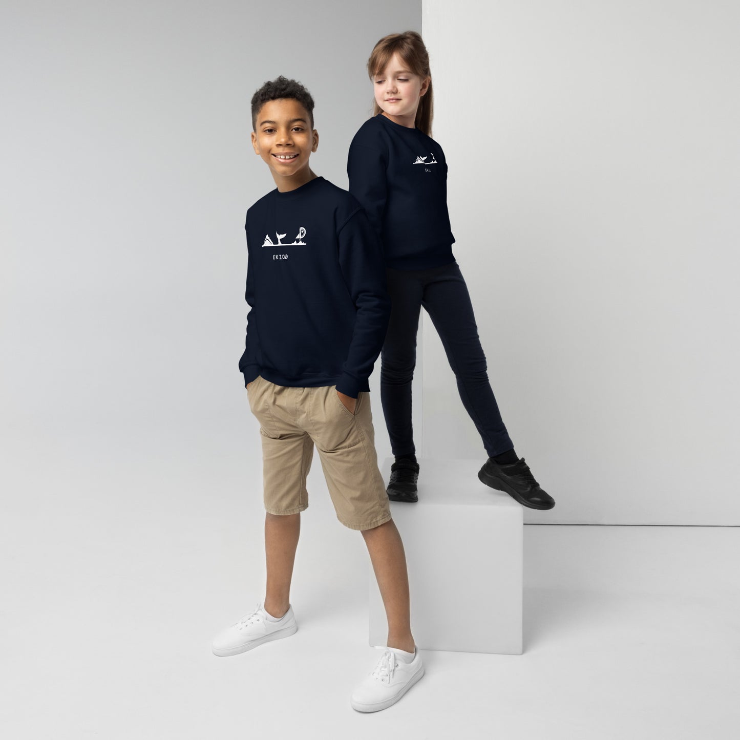 Navy blue sweatshirt for children aged 8/16