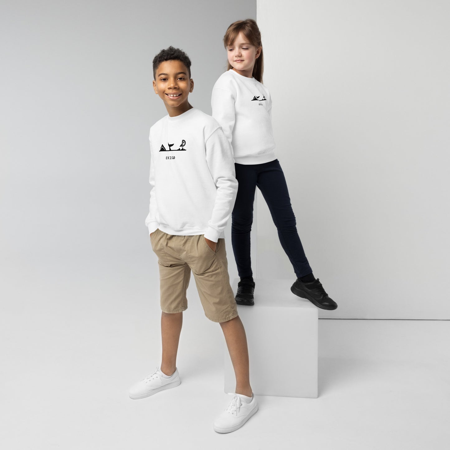 White sweatshirt for children aged 8/16