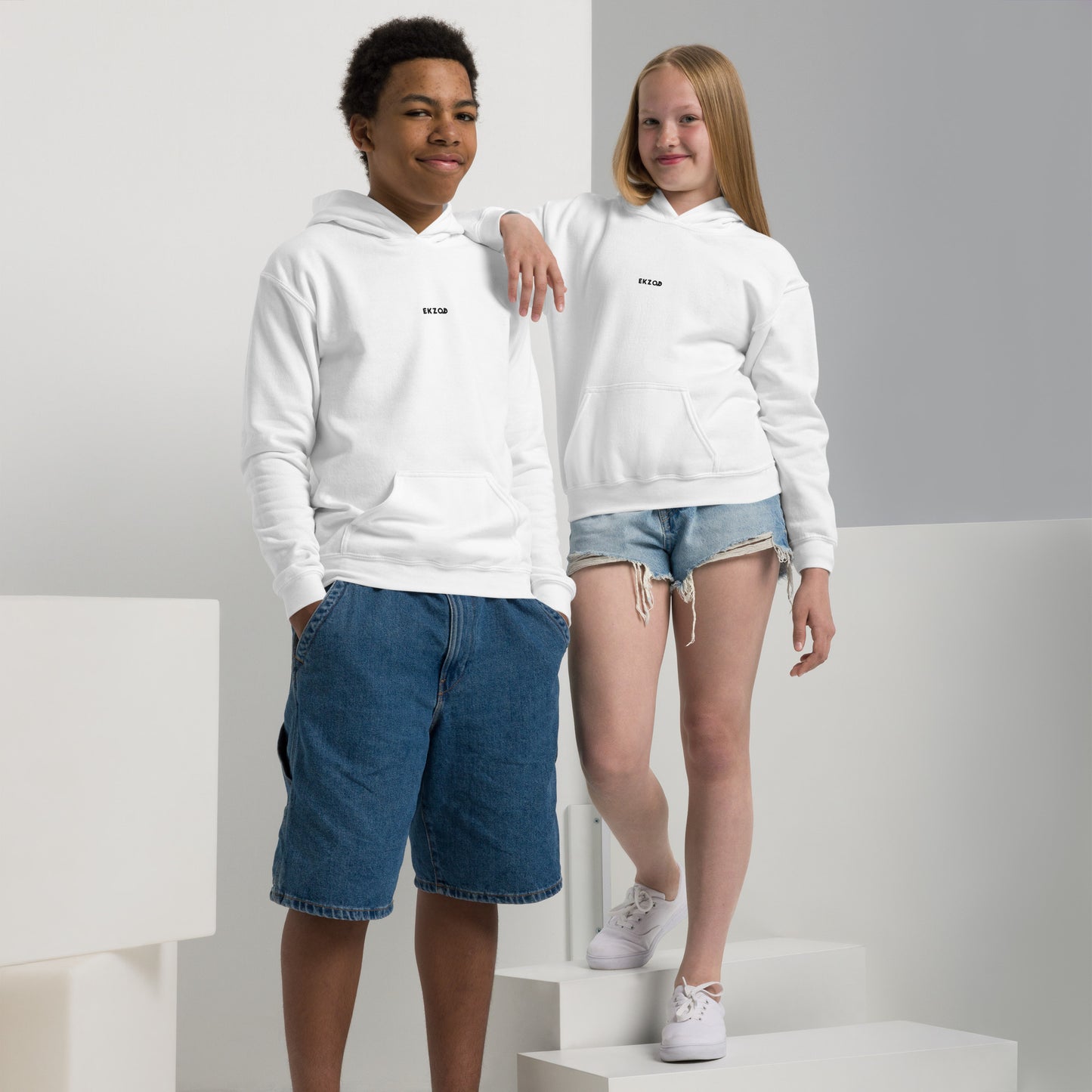 Hoodie Premium avec broderie blanc 8/16 ans